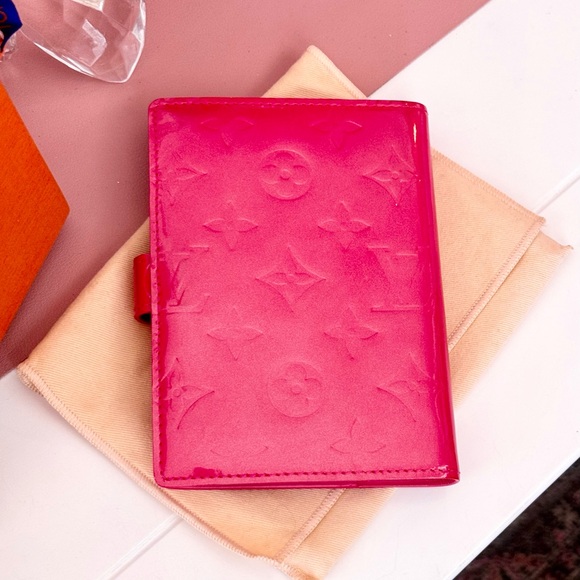 SOLD Louis Vuitton Pink Vernis Agenda - Picture 3 of 11
